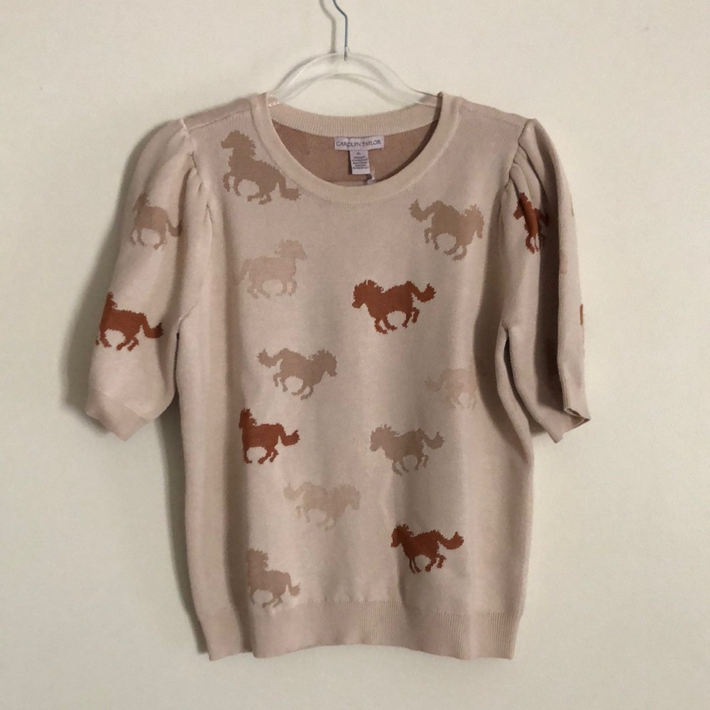 Carolyn Taylor Beige Short Sleeve Sweater Top with Horse Motif